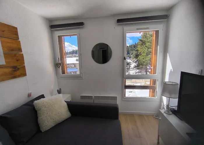 Studio Cosy Isard P2000