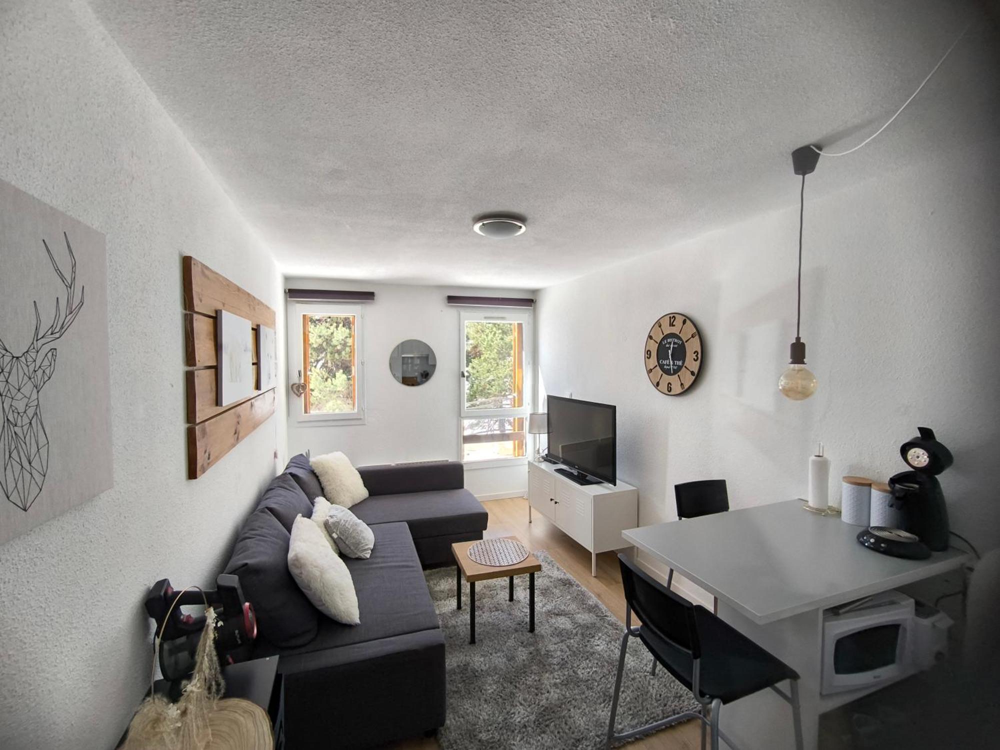 Cosy Isard P2000