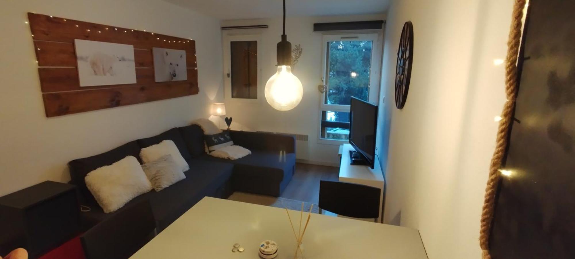 Cosy Isard P2000 *
